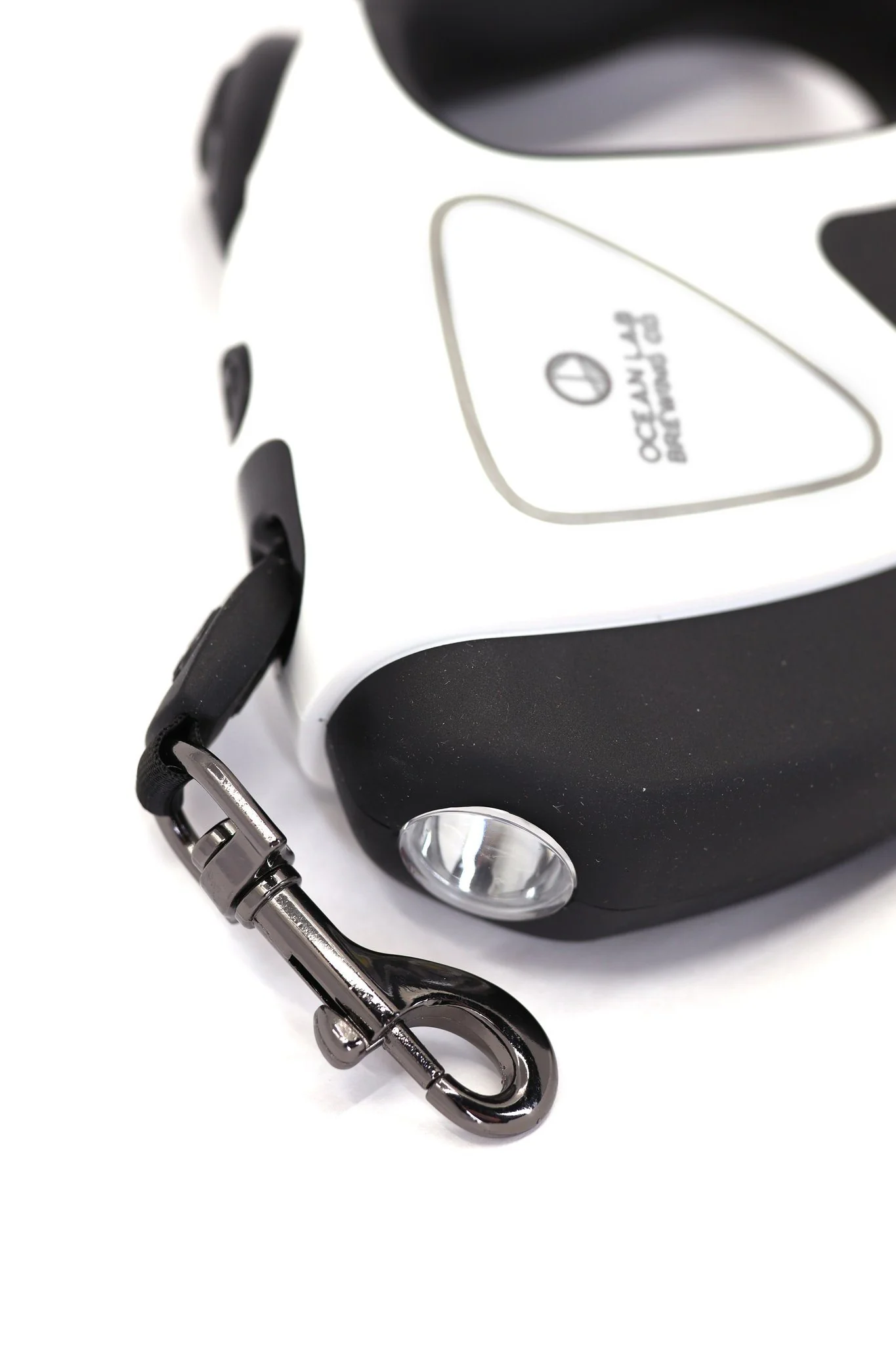 Ocean Lab Retractable Dog Leash White & Black - Image 4